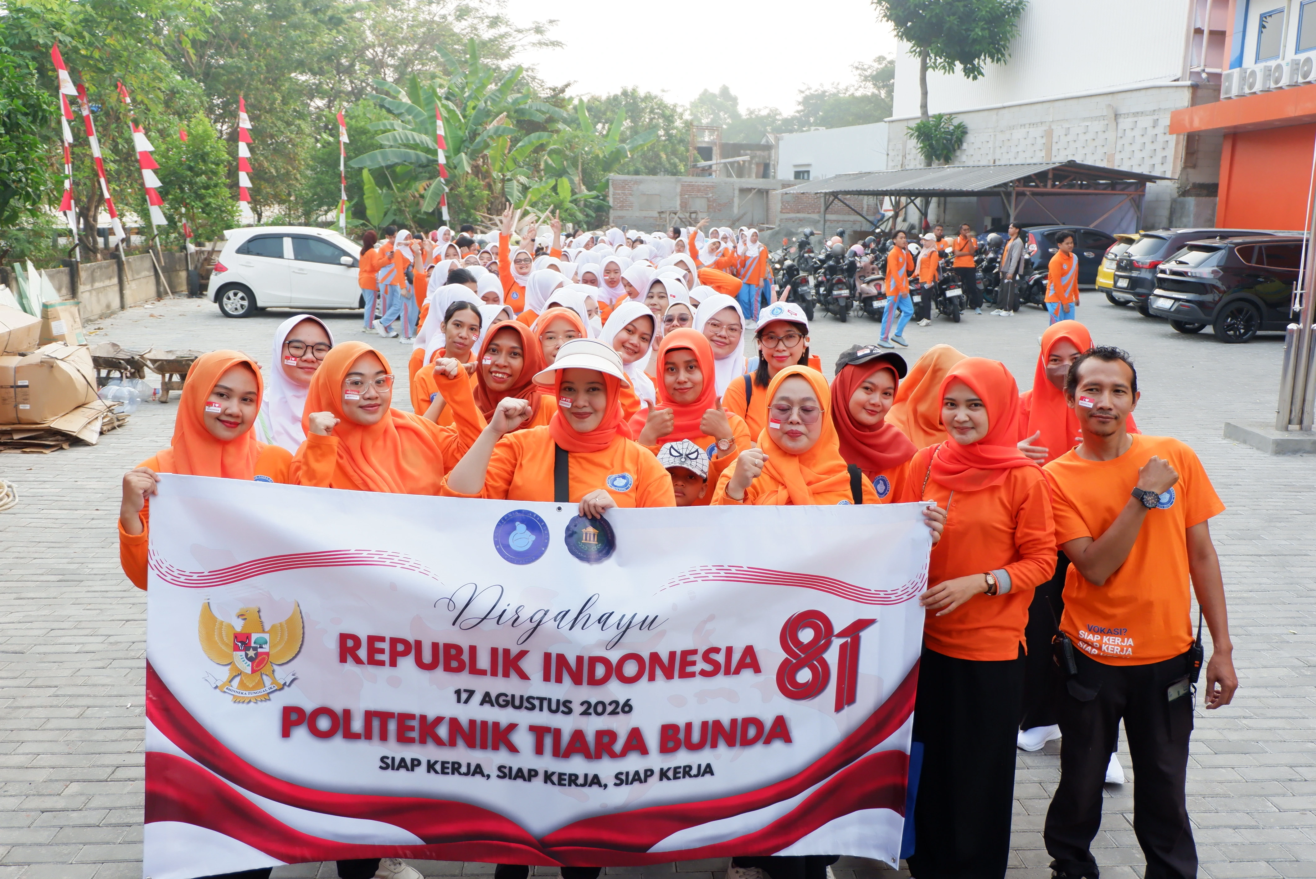 Politeknik Tiara Bunda Gelar Jalan Sehat Bersama Civitas Akademika dan Mahasiswa