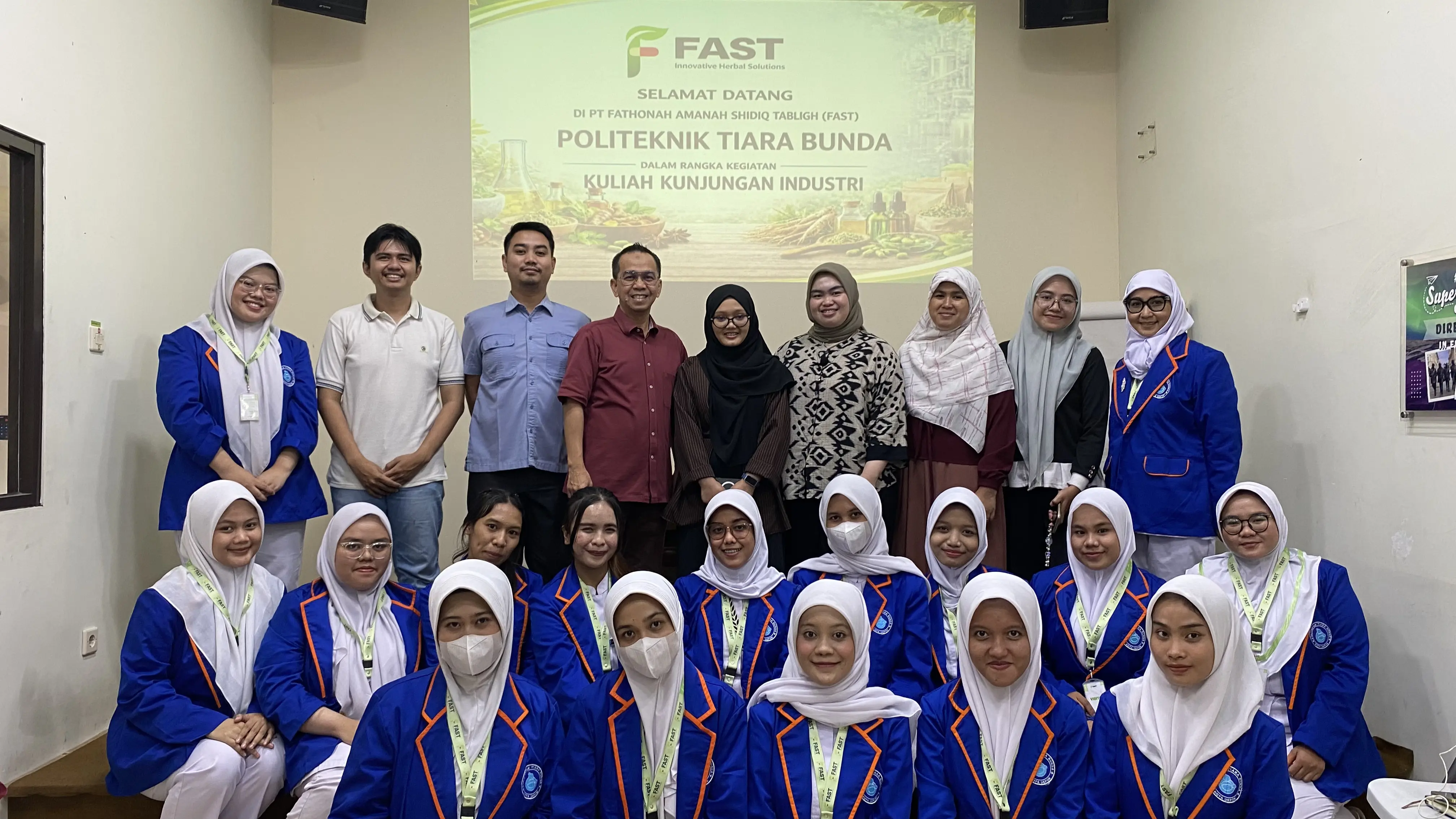 Kunjungan Industri Mahasiswa D3 Farmasi ke PT. Fathonah Amanah Shidhiq Tabligh (FAST)